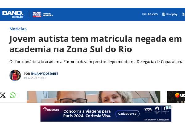 imagem com reportagem mostrando jovem tendo matrícla recusada por ser autista em uma academia